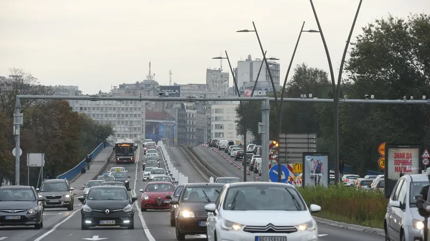 Sırbistan'da yaz döneminde kış lastiği kullanmak hukuki ve güvenlik sorunları oluşturabilir