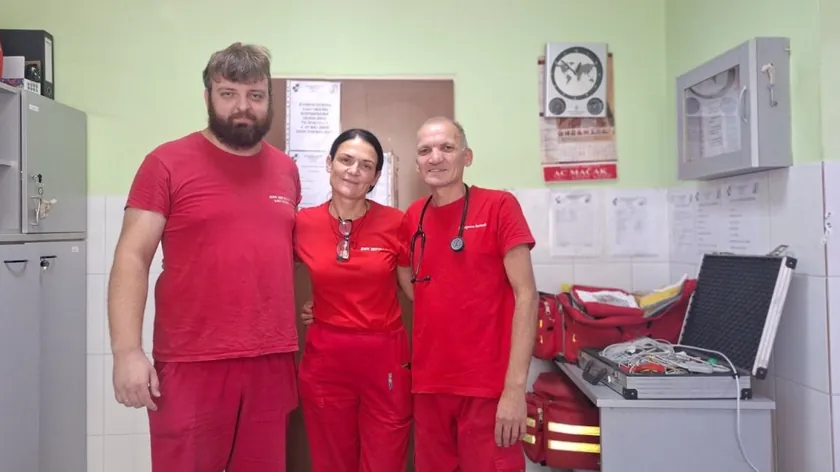 Sırbistan'da bir ambulans içinde bebek dünyaya geldi.