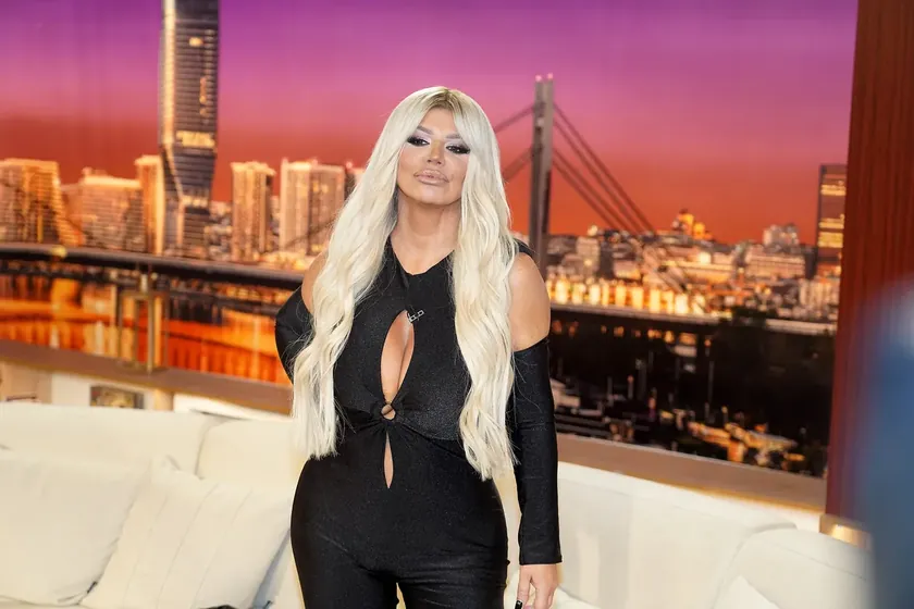 Sırp şarkıcı Dara Bubamara estetik müdahalelerle görünümüne 45 bin avro yatırdı