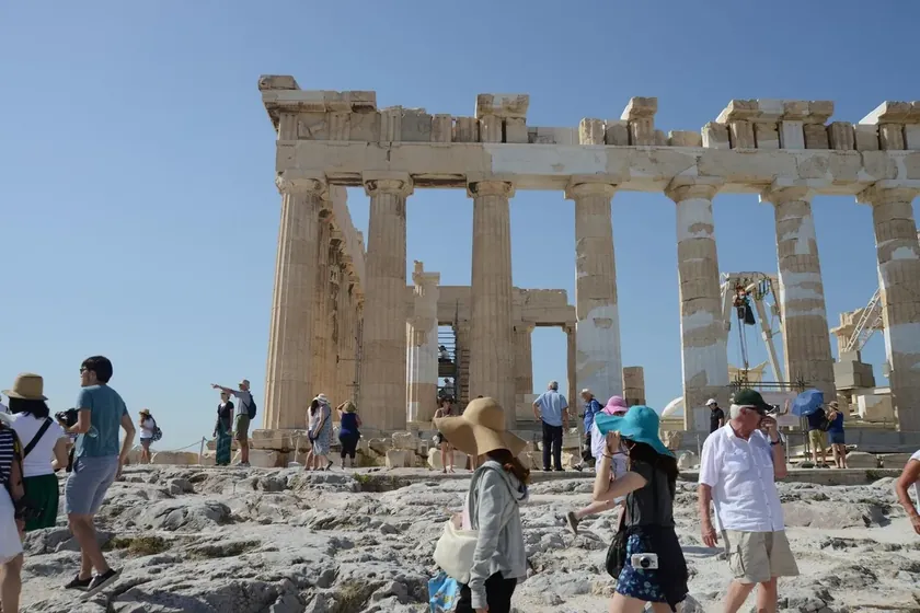 Akropol yakınında turistleri bıçaklayan kişi yakalandı.