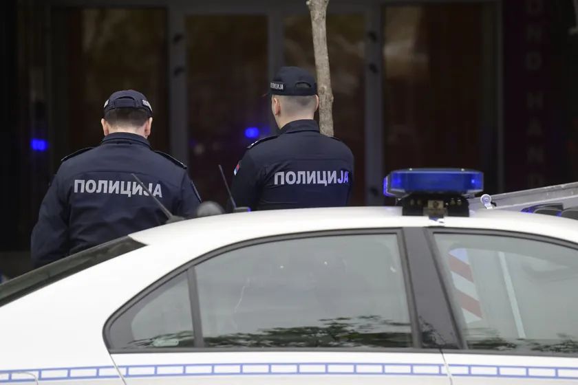 Žitorađanin, Arkadaşını Dövdükten Sonra Bıçakla Yaraladı