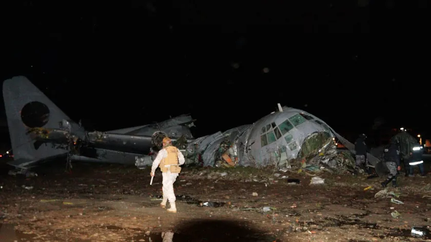 Bolivya'da askeri uçak düşüşü: Merkez Bankası parası karayoluna saçıldı, 15 ölü