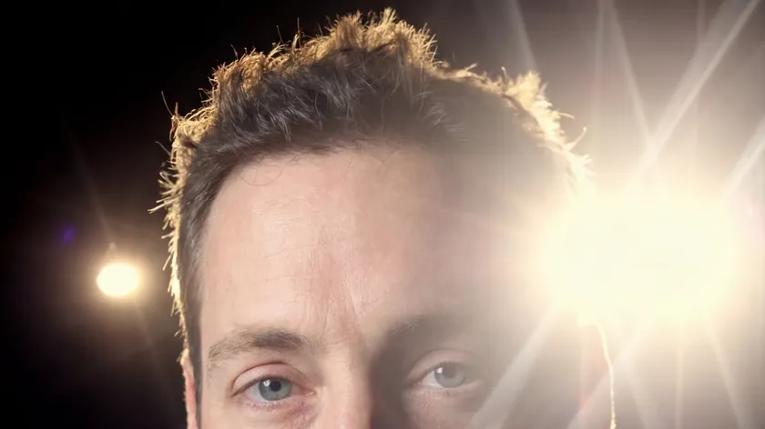 Sırbistanlı ünlü oyuncu Petar Strugar Belgrad'a döndü ve yeni projesini duyurdu