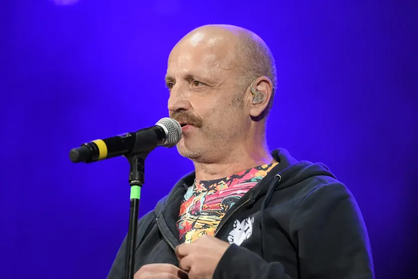 Sırp şarkıcı Mile Kekin, yeni şarkısı "Marko Nogomet" ve yaklaşan yeni albümü ile Niş'te sahne alacak.