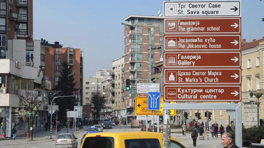 Užice'den iki öğrenci mezuniyet balosuna traktörle gelerek dikkat çekti