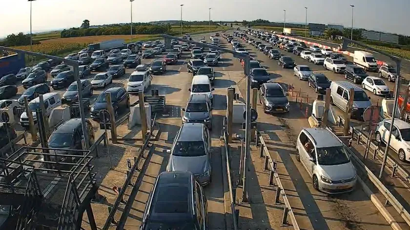 Stara Pazova'da büyük bir trafik sıkışıklığı oluştu.