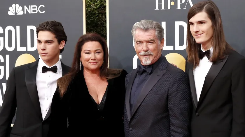 Pierce Brosnan ailesiyle kırmızı halıda
