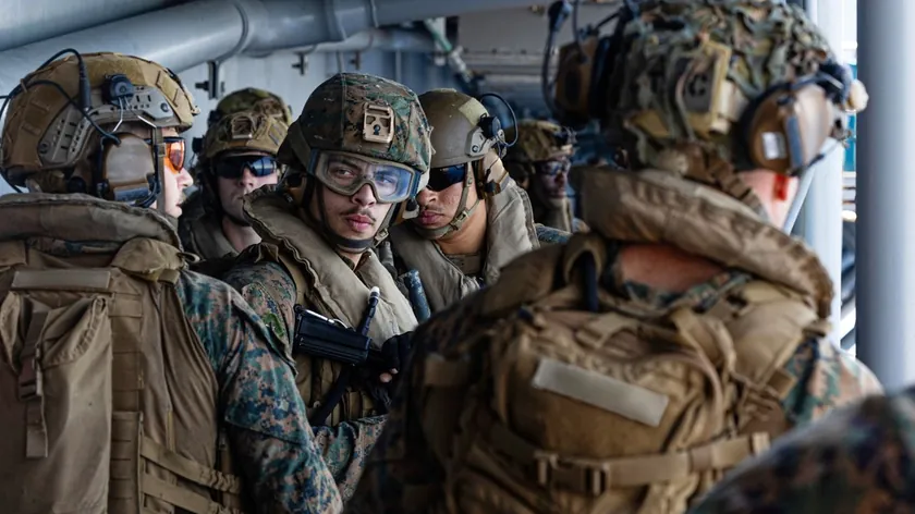 Amerika Birleşik Devletleri 10.000 marinacıyı Basra Körfezi'ne gönderdi, İran'a kara harekatı ihtimali artıyor.