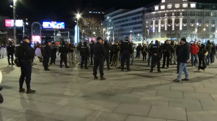 Belgrad'daki Ukrayna Savaş Yıldönümü Protestosunda Karşıt Gruplar Arasında Gerilim Yaşandı
