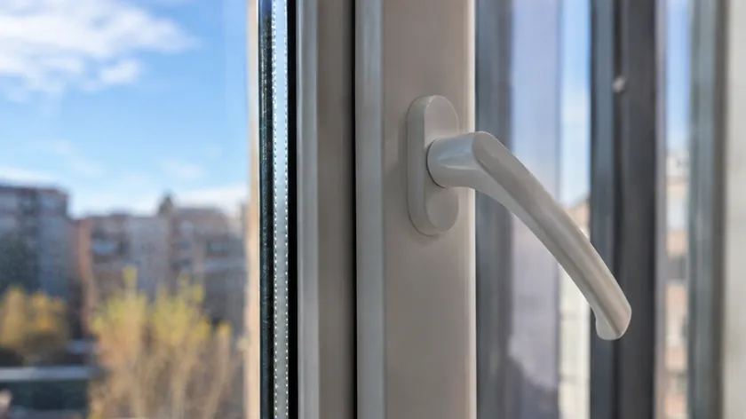 Mikroventilasyon konumu pencereleri güvenlik açısından riskli hale getiriyor