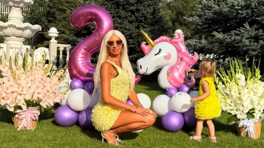 Nişli Influencer Milica Polskaja Kazakistanlı Milyonerle Evlendi ve Beş Çocuklarının Olduğu Bir Aile Kurdu