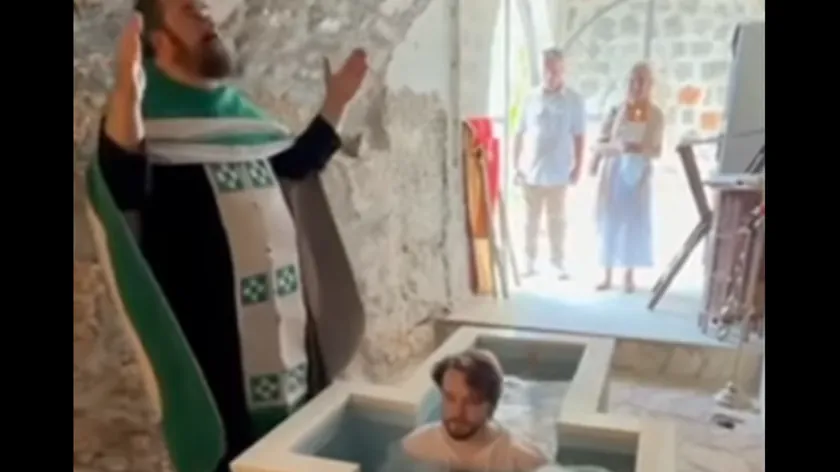 Haris, Amerikan Müslüman'ı Vasilije oldu Amerika'dan gelen bir Müslüman manastırda vaftiz edildi.