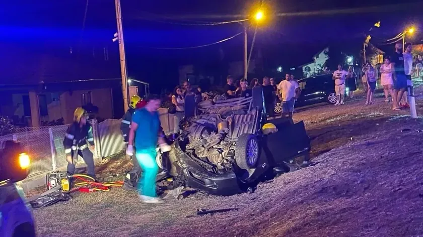 Sırbistan'da bir trafik kazasında bir kişi hayatını kaybetti, üç kişi de yaralandı.