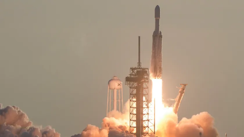 NASA 4 milyar dolarlık tarihi gözlemeviyi fırlattı Karanlık gizemlerin peşinden koşuluyor.