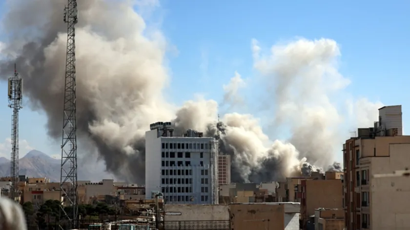 İran İsrail Amerika Gerilimi Sekizinci Günde Tırmanıyor: Tahran'a Hava Saldırıları Yayılıyor