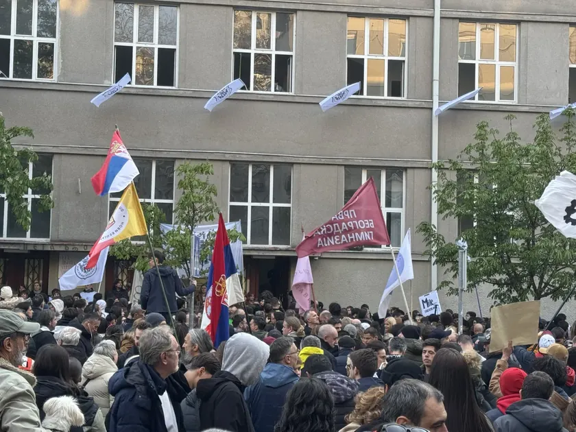 Üçüncü sınıf öğrencileri eski öğretmenlerini savunuyorlar