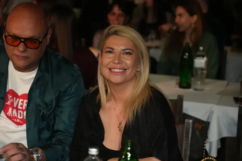 Sırbistanlı Sunucu Dea Đurđević Partneri Lazar'la Evlendi, Kız Bebek Müjdesi Verdi.