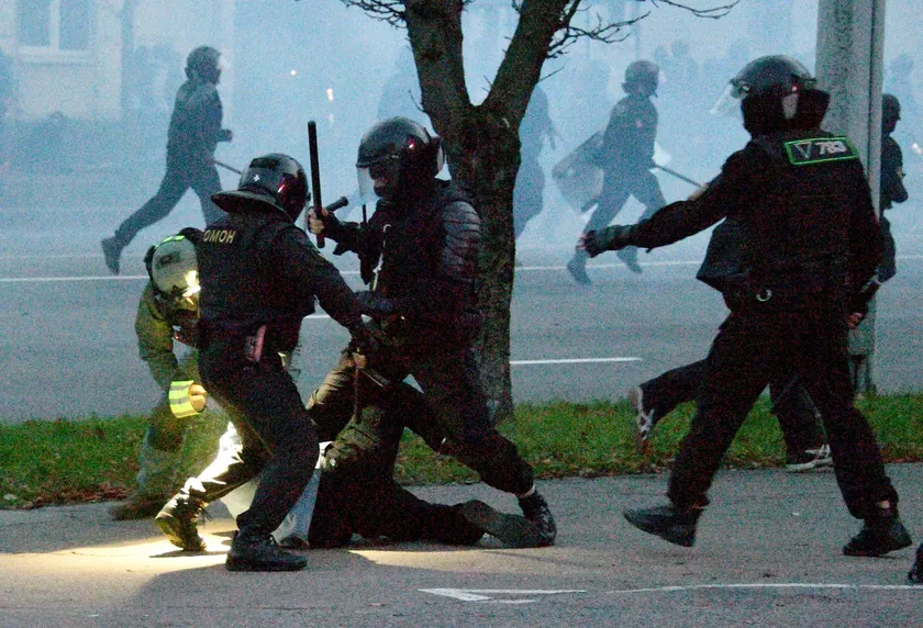 Amnesty International Sırbistan'da göstericilere ve gazetecilere yönelik baskıyı kaydetti