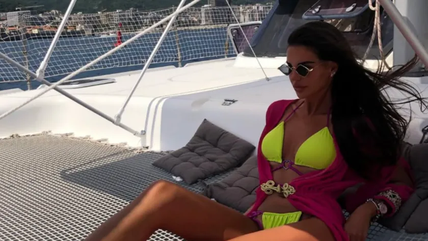 Stefan Karić'in eski aşkı Jovana Ljubisavljević ikinci evlilik yıldönümünü kutluyor.