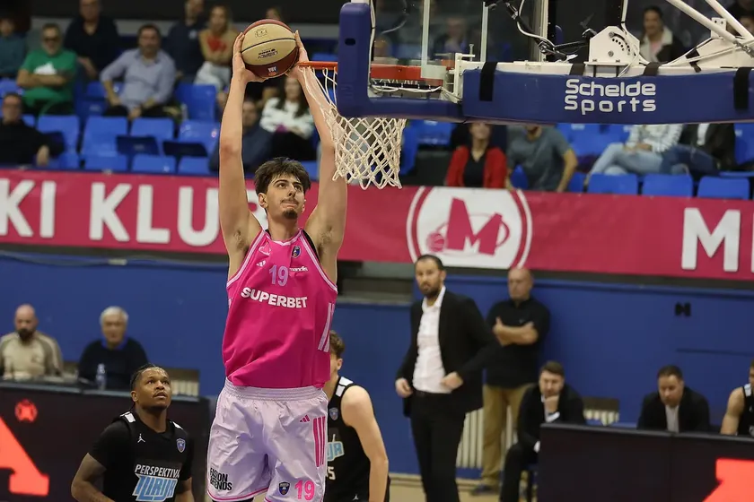 **Sırbistan'daki İtalyan Basketbolcu Suigo Mega Macerasını ve Başarılarını Anlattı**