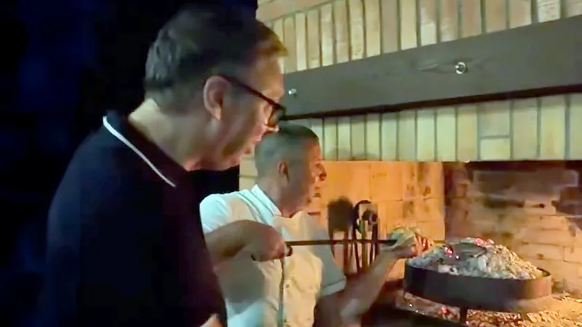 Sırbistan Cumhurbaşkanı Aleksandar Vučić Mrkonjić Grad'da "Spremaju pitu, teletinu ve jagnjetinu. Stižu i punjene paprike" (Video)