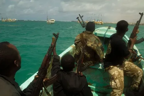 Somali piratları geri döndü ve daha önce hiç olmadığı kadar tehlikeli hale geldi.