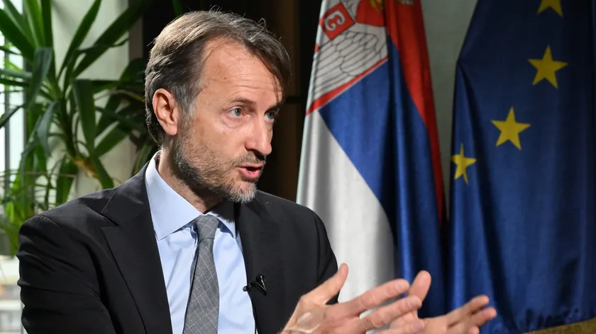 Sırbistan'daki yerel seçimlerde yaşanan düzensizlikler Avrupa Birliği'ni endişelendirdi