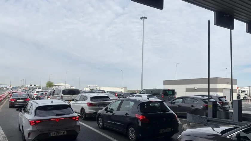 Sırbistan'da sınır kapıları ve otoyol gişelerinde araç geçişlerinde gecikme yaşanmıyor