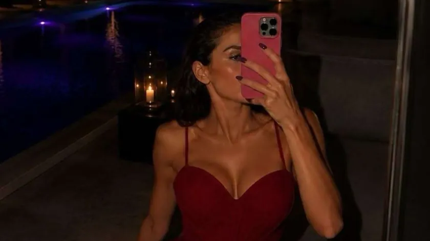 Manekenka Dejana Živković'in yeni fotoğrafları sosyal medyada büyük tepki çekti.
