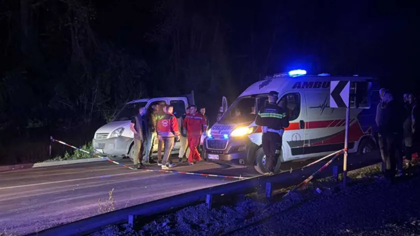 Sırbistan'da Novi Pazar yakınlarında trafik kazası Kolon sollayan araç dört kişinin ölümüne neden oldu