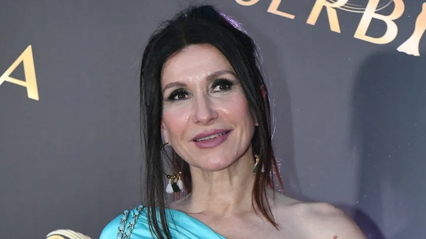 Snežana Dakić mavi saçlarıyla dikkat çekti.