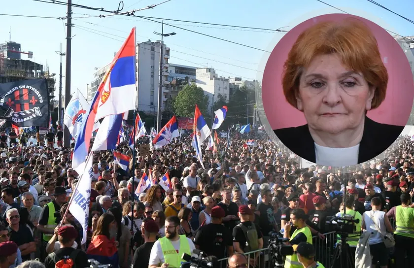 Sırbistanlı öğrenciler Danica Grujičić'in iktidar karşıtlığına inanmıyor, SNS uydusu görüyor.