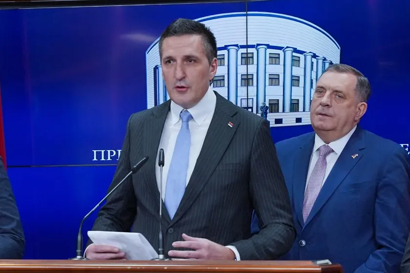 Sırbistan Cumhurbaşkanı Aleksandar Vučić'in müdahalesi olmadan mı Elek kurtuldu? Dodik'in iddiasına rağmen hala en önemli görevlerini sürdürüyor