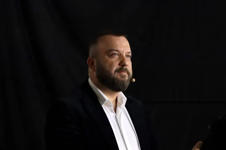 Sırp bir harmonika oyuncusunun sıra dışı bir düğün deneyimi