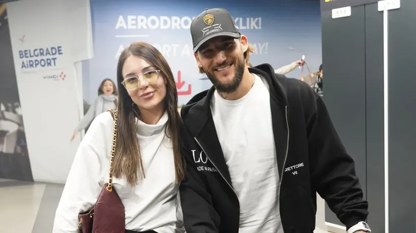 Sırp futbolcu Nemanja Gudelj, eşi Anastasija'nın duygusal paylaşımına yanıt verdi.