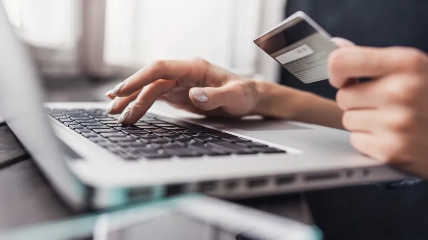 Amerika Birleşik Devletleri'nde Google çalışanı iç verileri kullanarak milyonlarca dolar kazanç sağladı