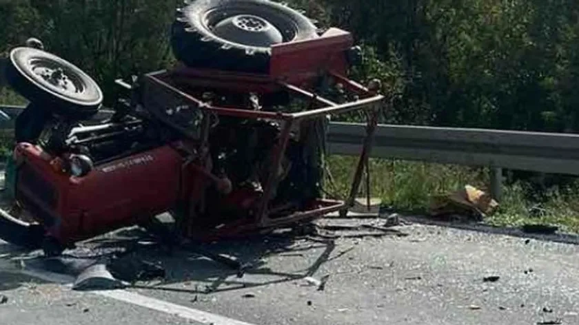Sırbistan'da bir traktör kazasında yaşamını yitirdi.