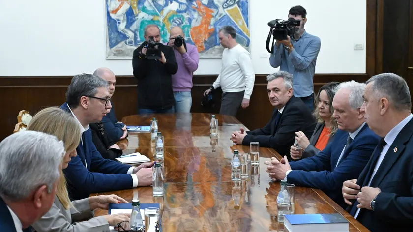 Sırbistan Cumhurbaşkanı Aleksandar Vucic parti temsilcileriyle istişarelerine bugün devam ediyor