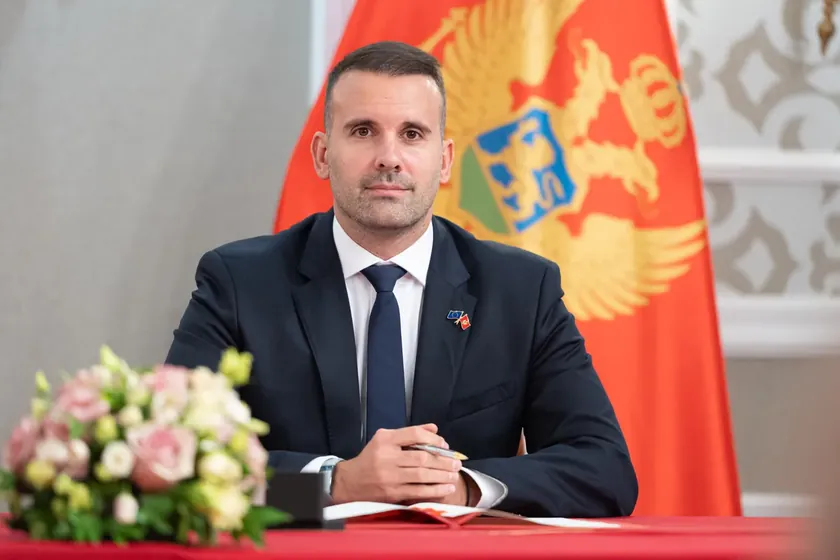 Crnogorluk Başbakanı Milojko Spajić'in Sırbistan ordusunda olduğunu iddia eden lider ve milletvekili Milan Knežević'in iddialarına ilişkin açıklama yapıldı.