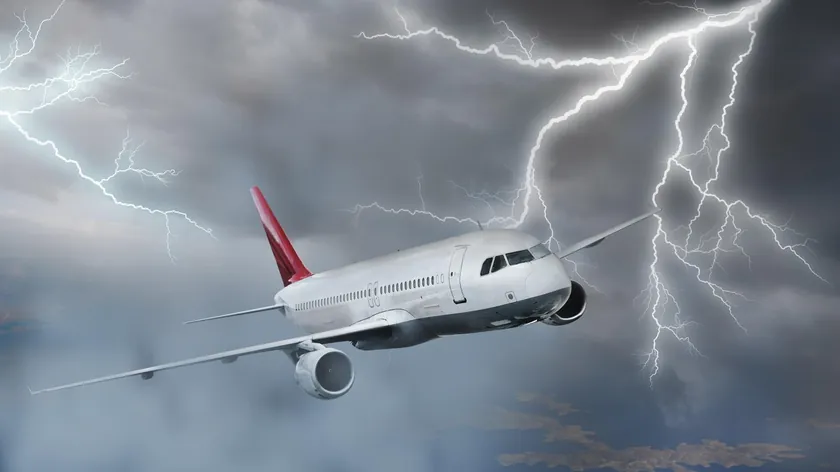 İsviçre'de uçağa yıldırım isabet etti, yolcular büyük korku yaşadı