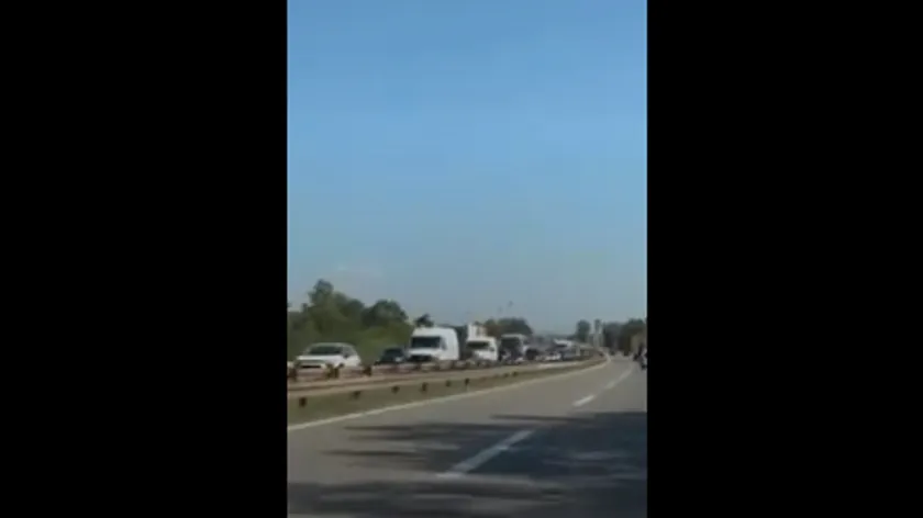 Velike bir trafik kazası nedeniyle Velika Plana'dan Belgrad'a giden otoyolda büyük tıkanıklıklar oluştu.