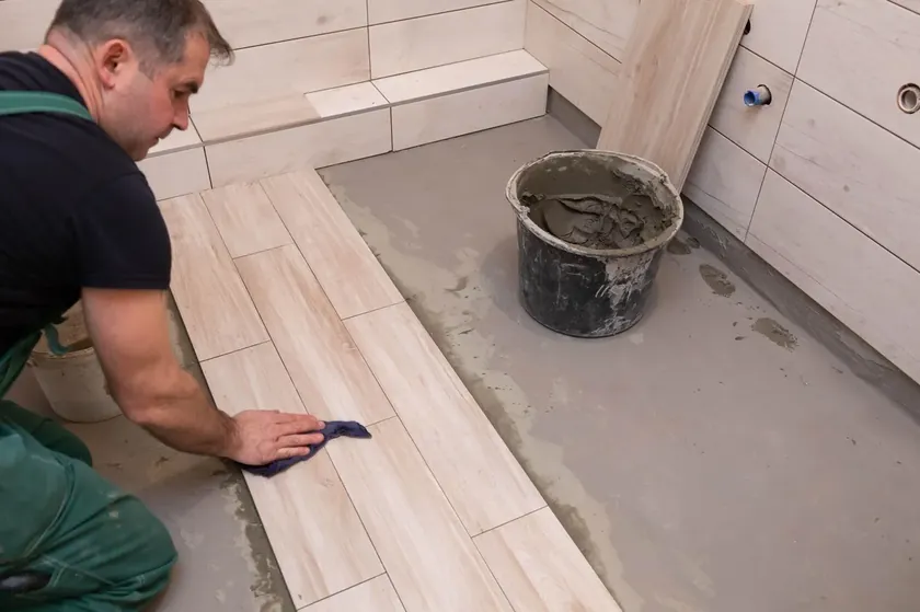 İç tasarımcı en iyi banyo yenileme püfünü ortaya çıkardı Fugalama temizlik çok daha kolay olacak