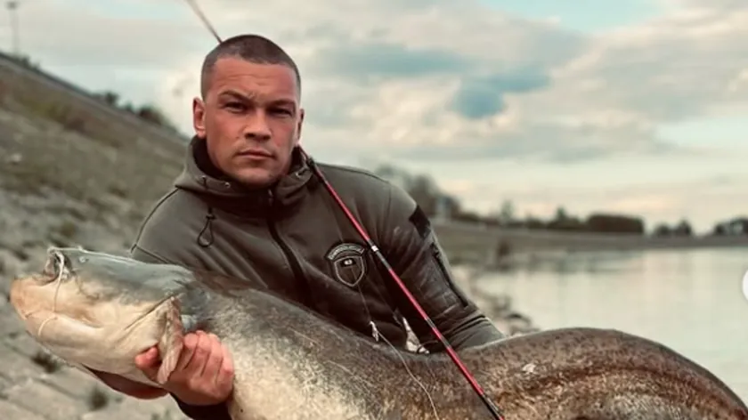 Sırbistan'da Loznicalı Balıkçı Aleksandar Tuna Nehri'nde Hayatının Avını Yaptı