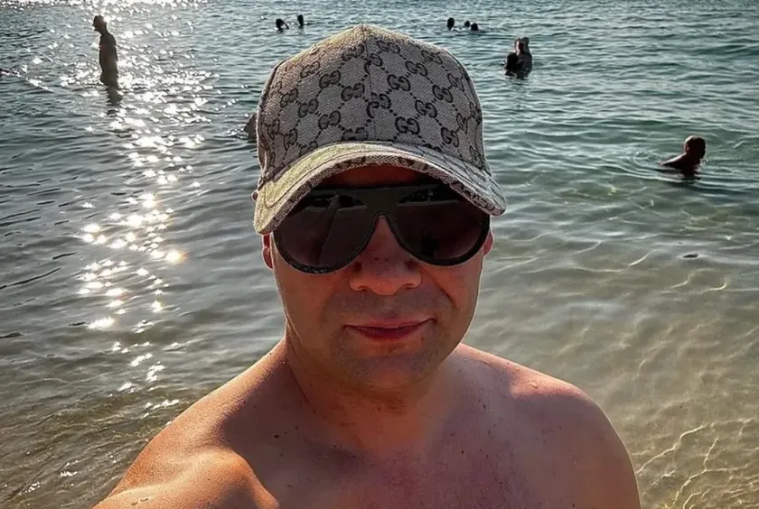 "Orada Silahlar Patlamıyor": Savaş Korkusu Ünlü Şarkıcıya Rota Değiştirtti!