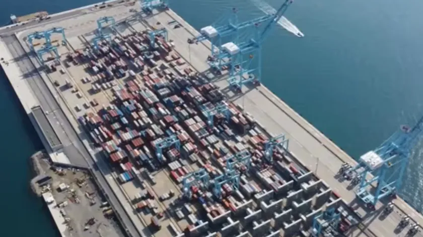 Sırbistan bayrağıyla işaretlenmiş paketler içinde 770 kilograma kokain bulundu.