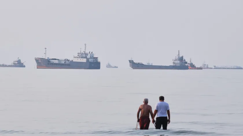 Bir UAE naftası şirketi gemisinin Ormus Boğazı'nda saldırıya uğradığı bildirildi.