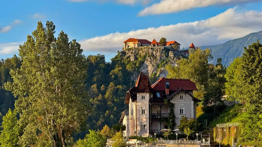 Slovenya'da bir çocuk Bled Kalesi yakınlarında uçuruma düşerek ağır yaralandı