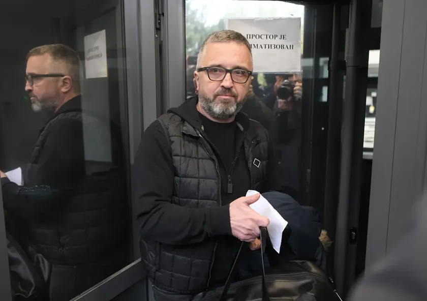Sırbistan'da Informer Yayın Yönetmeni Hakimin Açtığı Davada Mahkemeye Çıktı