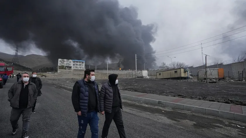 İran'da Petrole Batmış Kara Yağmur Tehlikesi Hakkında Dünya Sağlık Örgütü Uyarısı