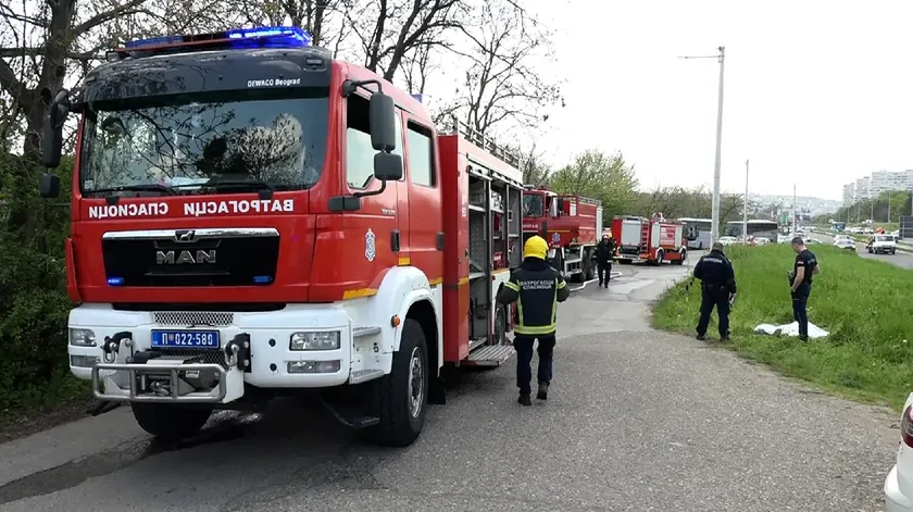 Sırbistan Yeni Belgrad'da daire yangını şarj aleti kaynaklı, aile faciadan kurtuldu